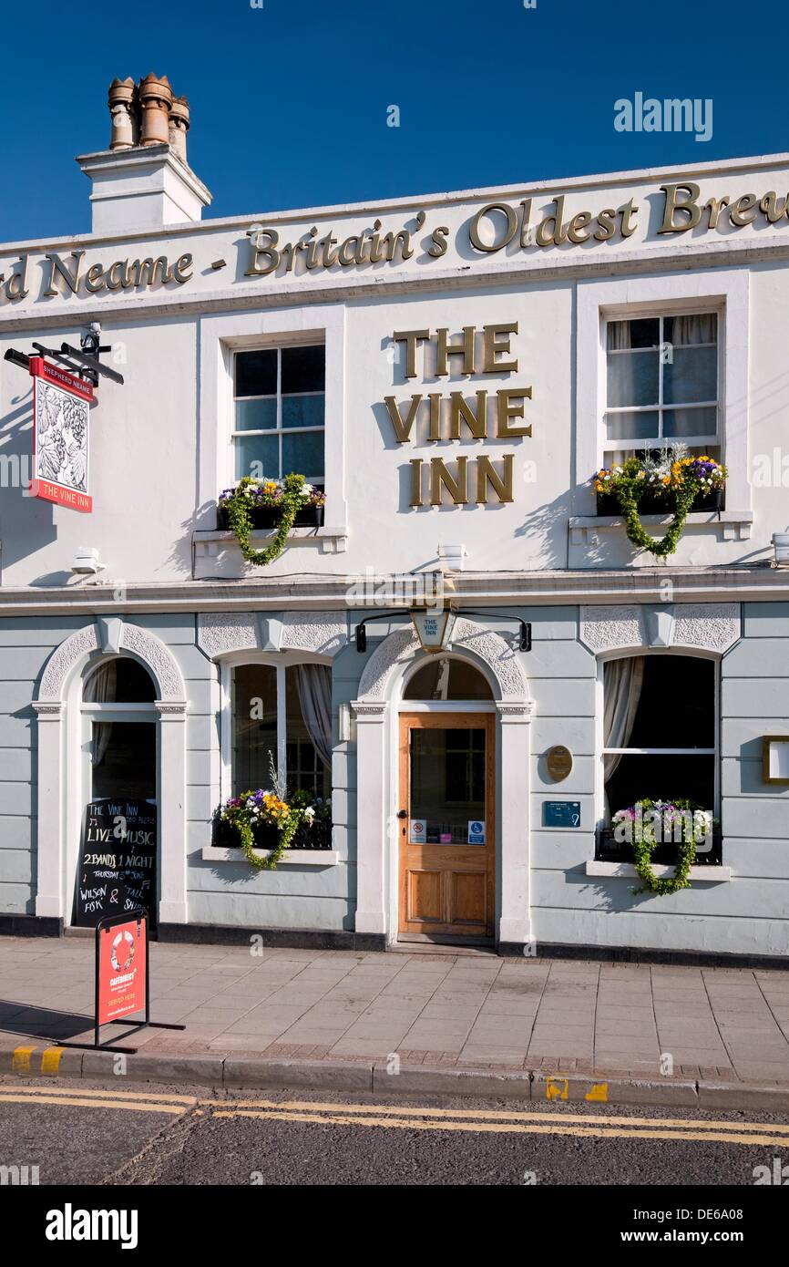 England Kent Tenterden High Street and ´The Vine Inn´ public house Stock Photo Alamy