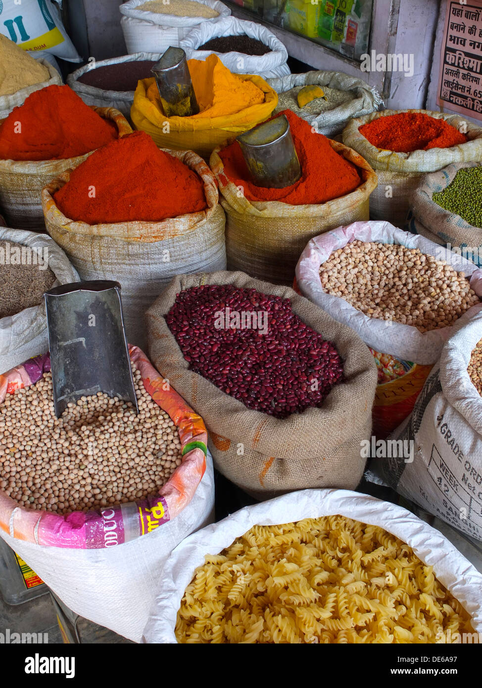 India, Rajasthan, Jaipur, pulses, pasta and spices Stock Photo