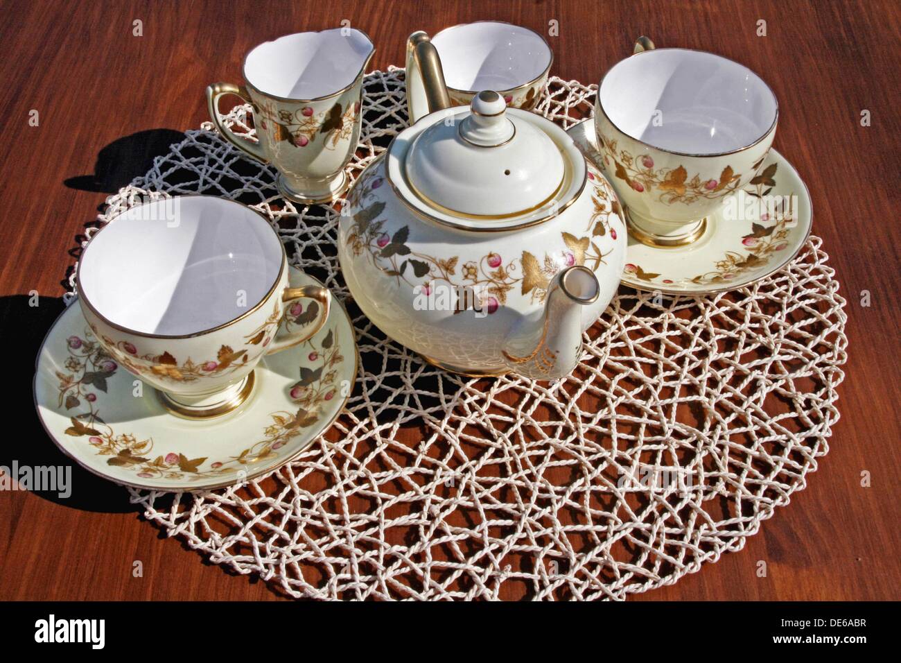 porcelain teapot and cups to set, tea set Stock Photo Alamy