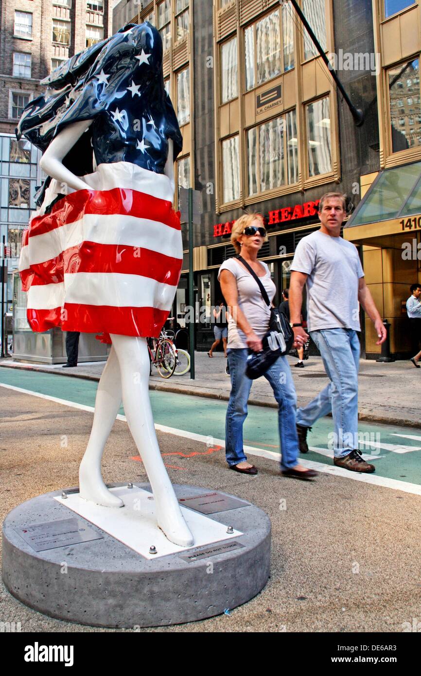 mannequins, flag, Broadway, Manhattan, New York, USA Stock Photo Alamy