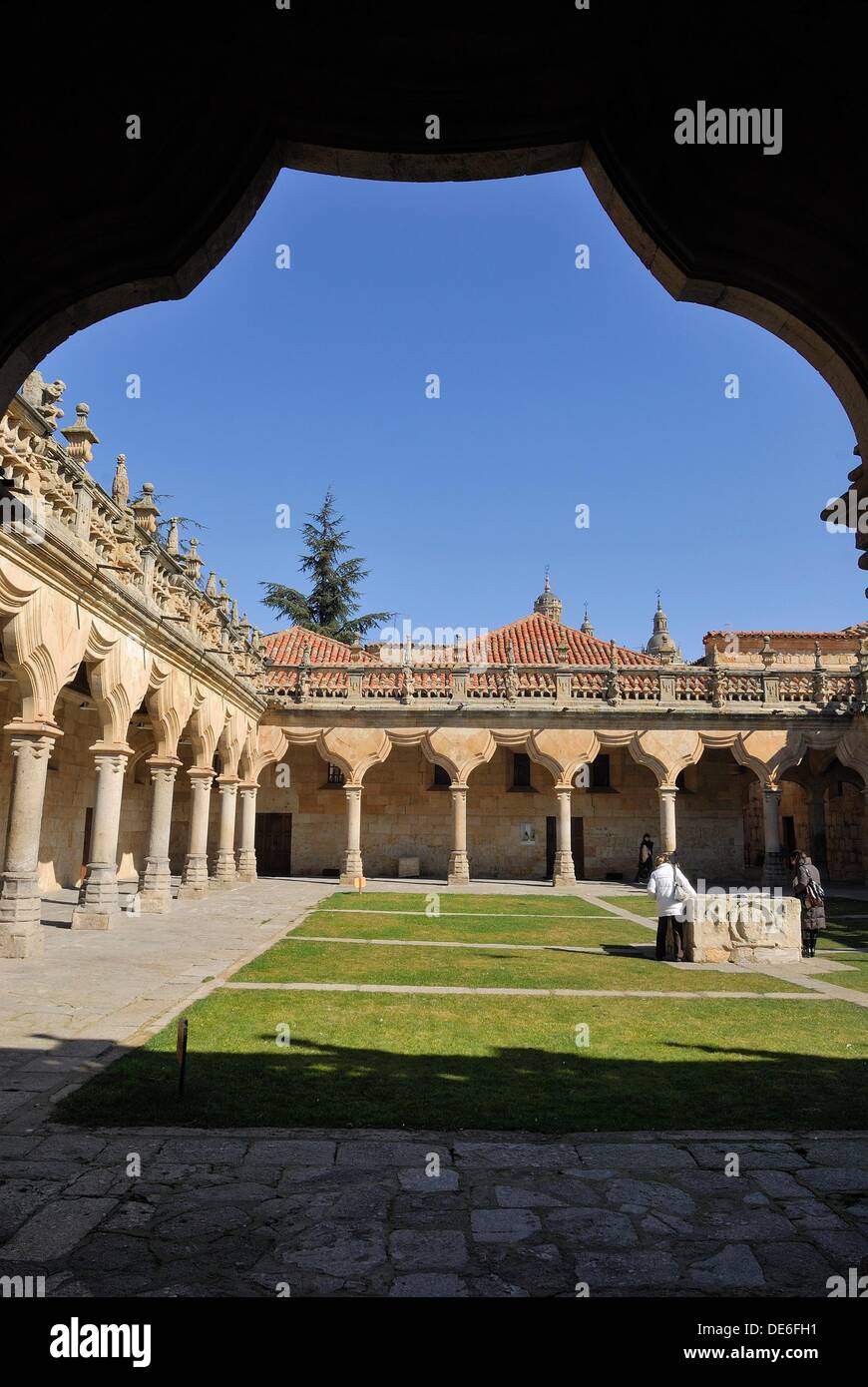 Escuelas mayores hires stock photography and images Alamy