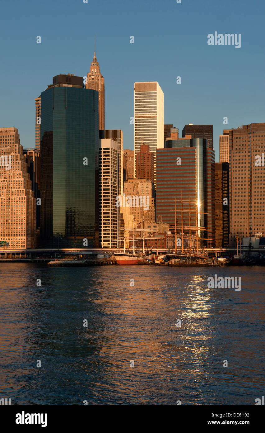 DOWNTOWN SKYLINE EAST RIVER MANHATTAN NEW YORK CITY USA Stock Photo - Alamy