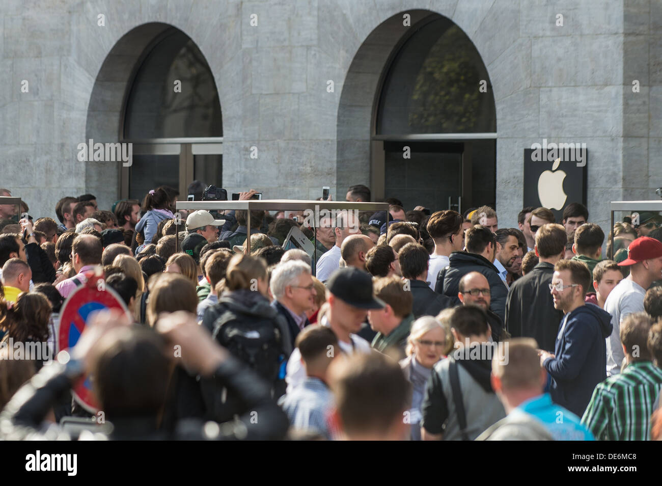 Berlin, Germany, crowds at the opening of the Apple Store on Kurfuerstendamm Stock Photo