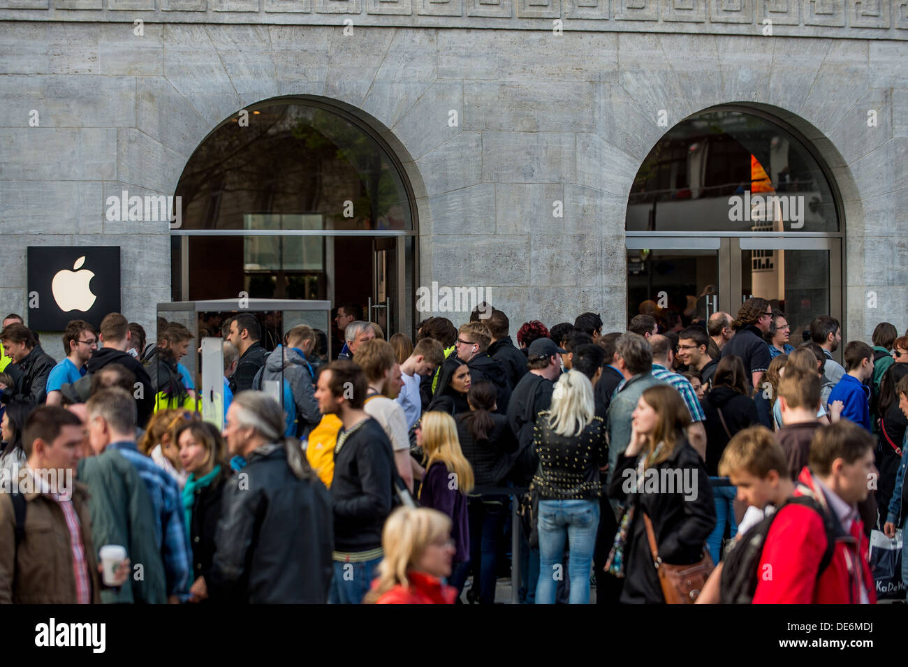 Berlin, Germany, crowds at the opening of the Apple Store on Kurfuerstendamm Stock Photo