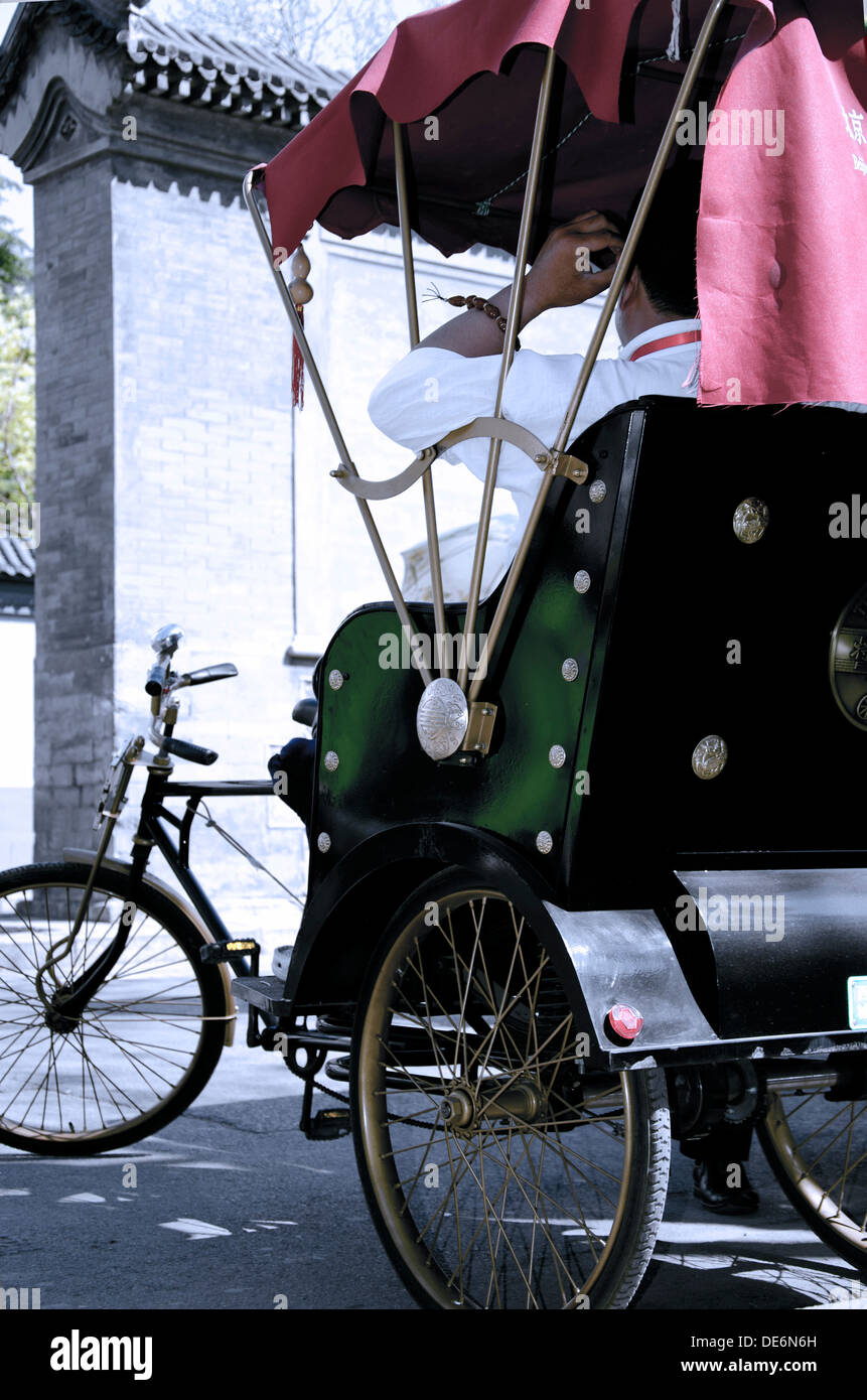 Pedal rickshaw hires stock photography and images Alamy
