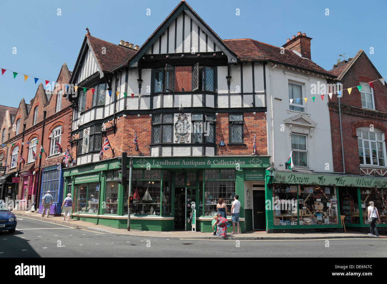 The Lyndhurst Antiques & Collectables shop in Lyndhurst, New Forest, Hampshire, UK. Stock Photo