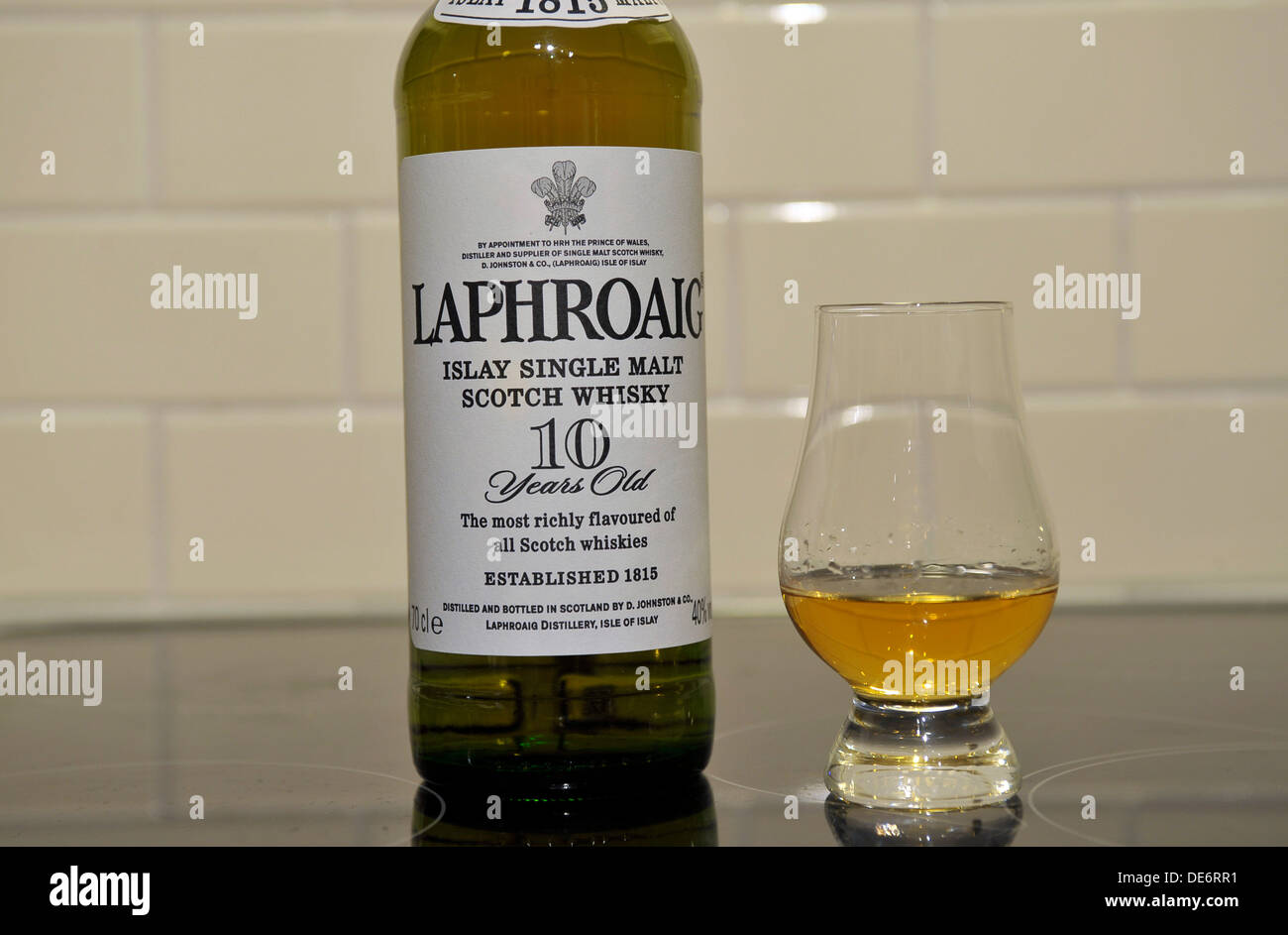 Glass of laphroaig whisky hi-res stock photography and images - Alamy