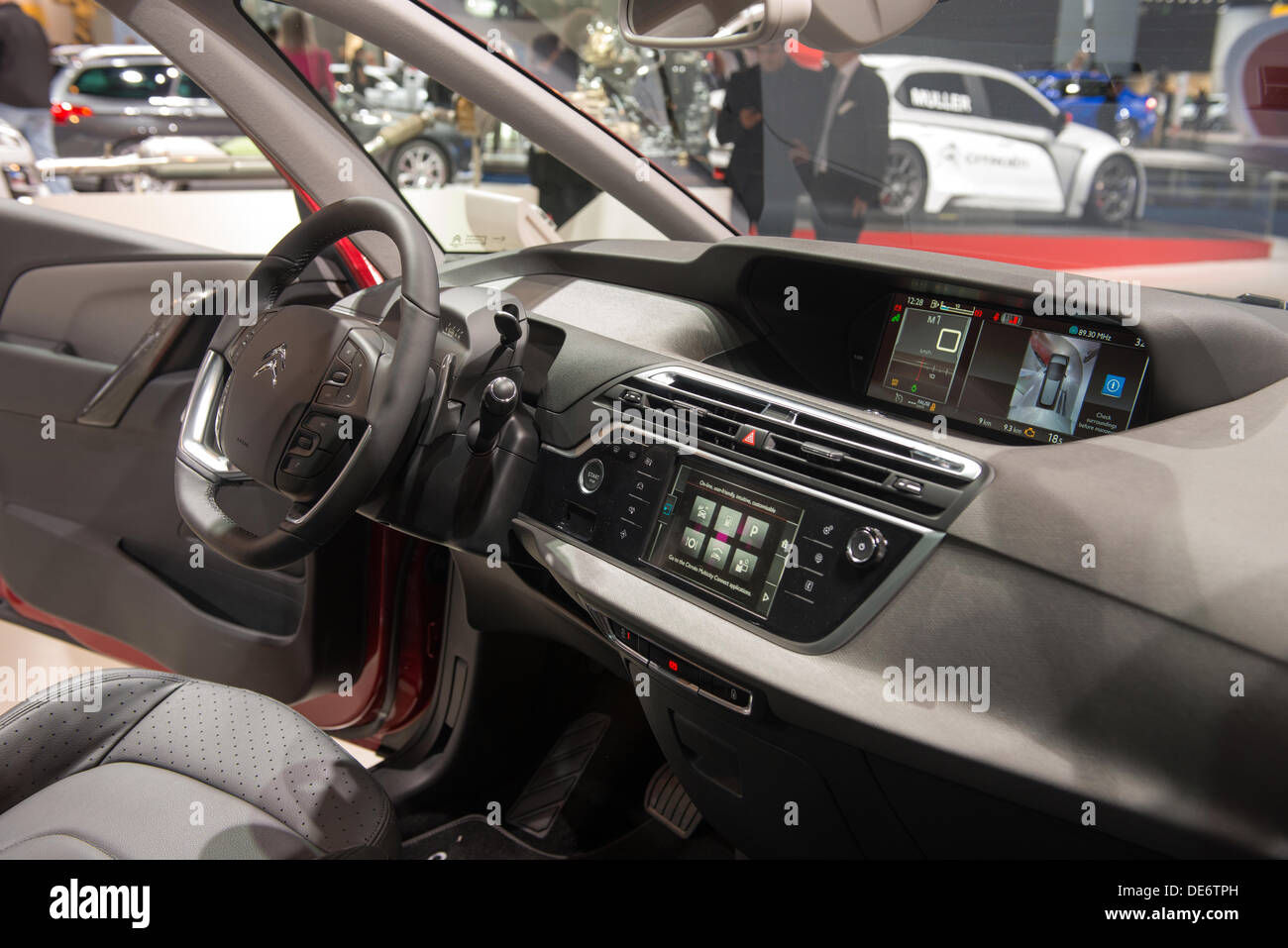 Used 2016 Citroen C4 1.2A PureTech for Sale | Platinum Car Consign Pte Ltd  - Sgcarmart, image size:1300x957