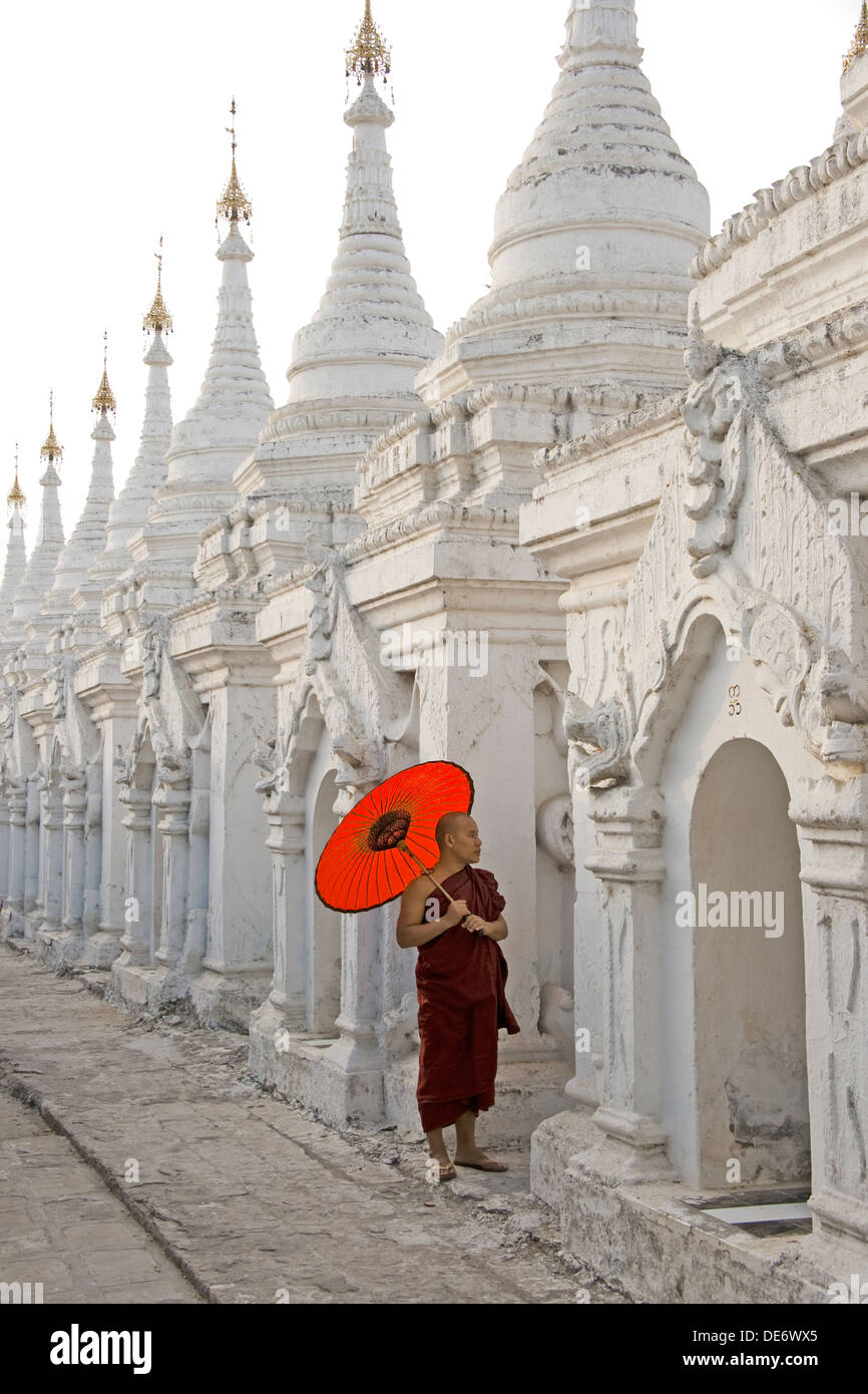 Buddhist monk at Kuthodaw Pagoda in Mandalay. Stock Photo