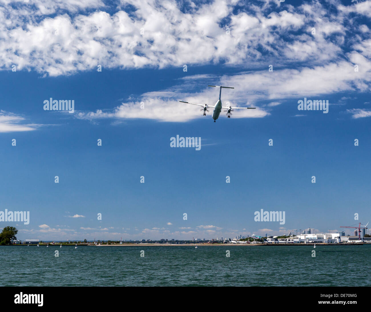 Propellor driven plane lands at Billy Bishop city airport Toronto  - Lake Ontario Stock Photo