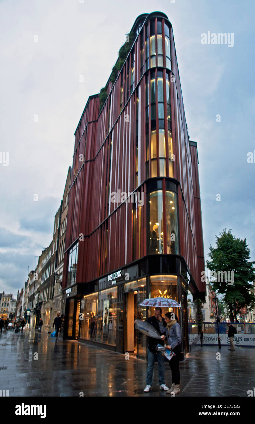 DSDHA’s flagship store for Chinese retailer Bosideng, at the junction of South Molton Street and Oxford Street on a rainy day Stock Photo