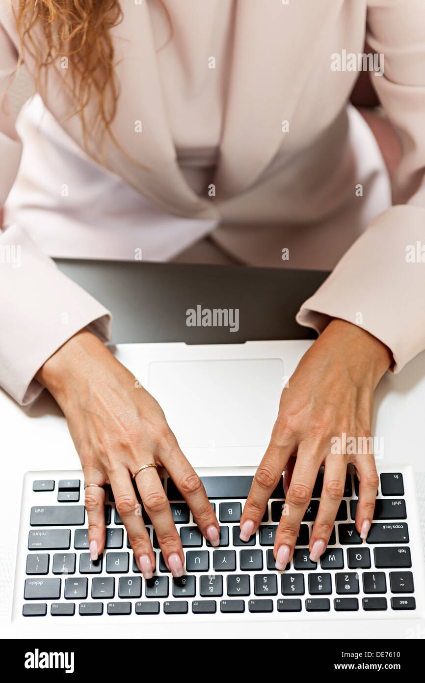 Keyboard typing female hands hi-res stock photography and images - Alamy