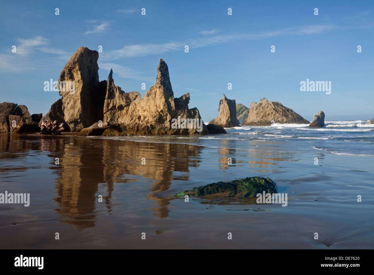 OR01143-00...OREGON - Seastacks and off shore islands from the Beach at Bandon. Stock Photo