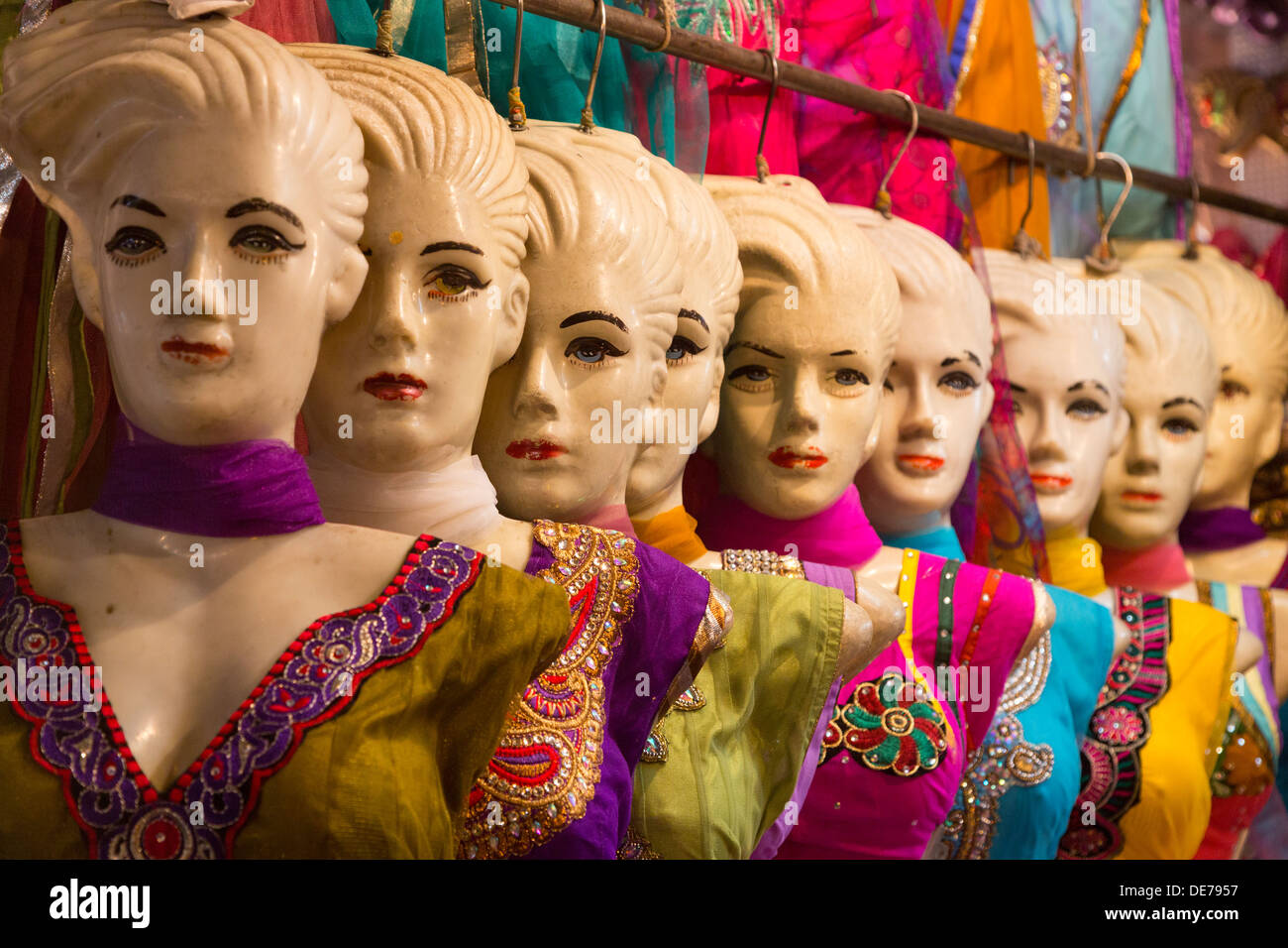 India, Rajasthan, Jaipur, mannequins in sari shop Stock Photo