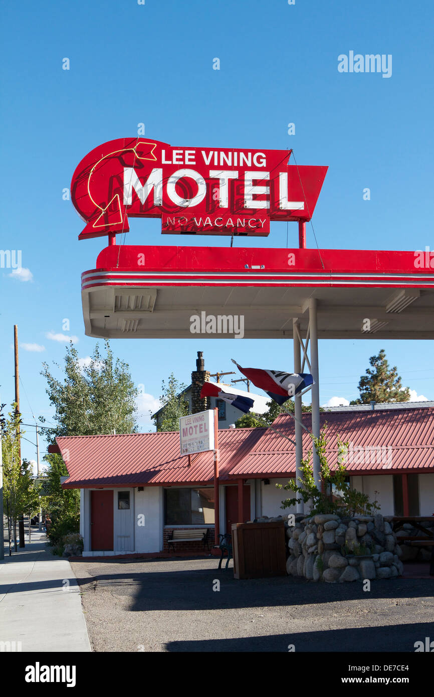 lee vining motel on scenic highway 395 in the Eastern Sierra Nevada  Mountains, California Stock Photo - Alamy