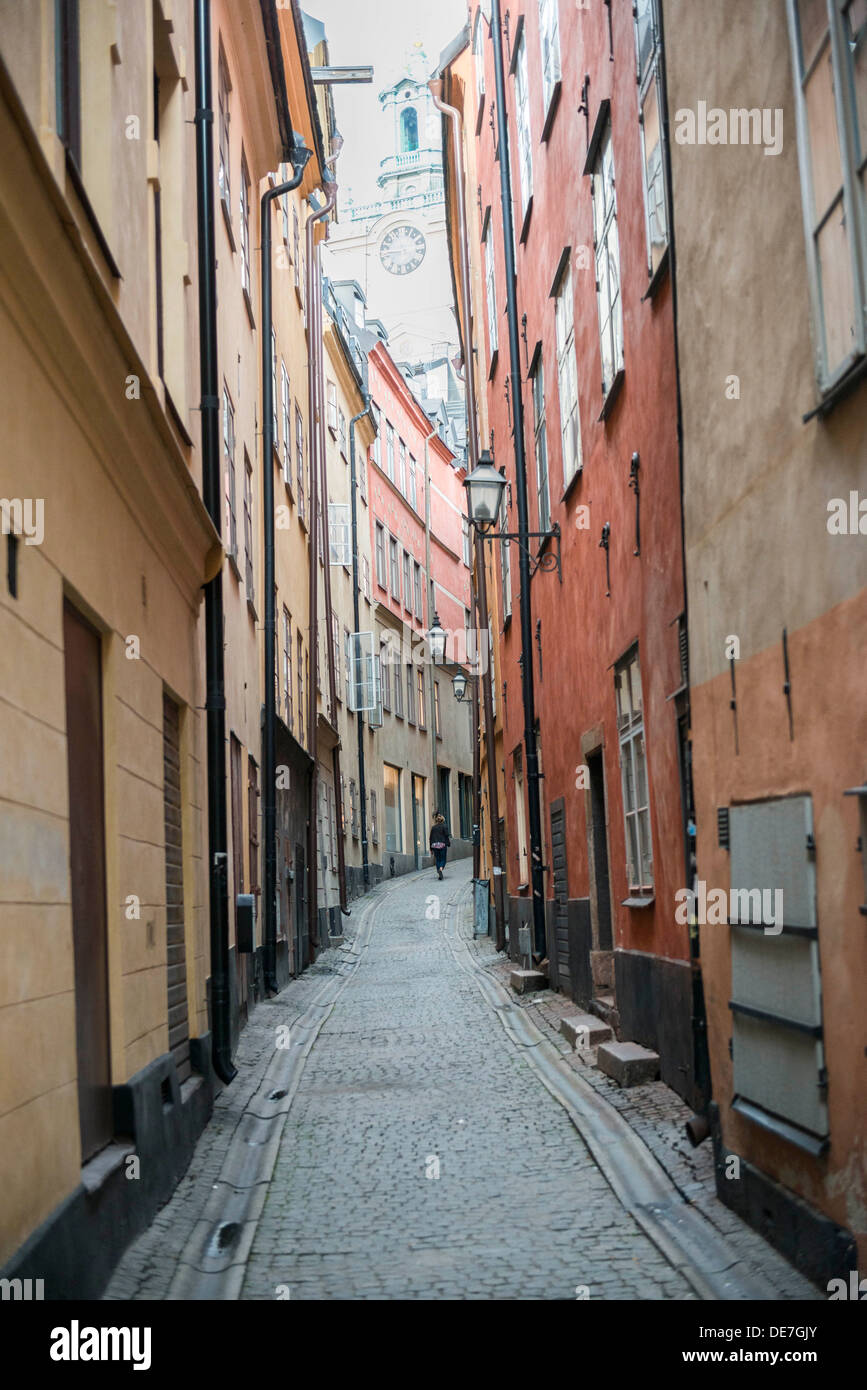 A narrow alleyway in Stockholm's Gamla Stan Stock Photo
