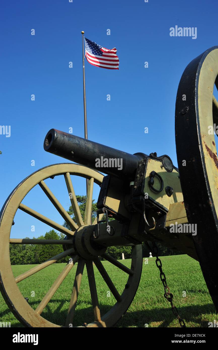 Tennessee Shiloh National Military Park Cannon and Flag Stock Photo - Alamy