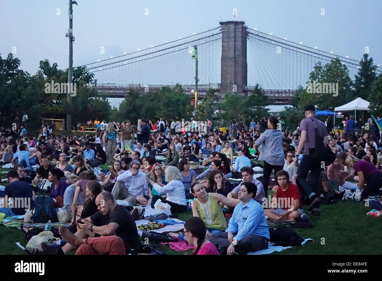 outdoor movies in Brooklyn Bridge park Stock Photo Alamy
