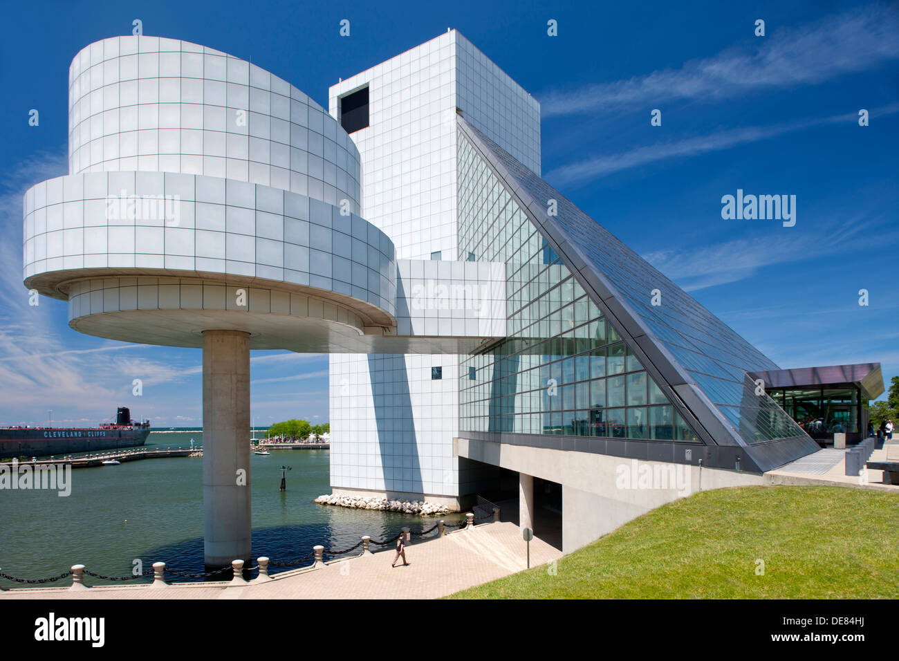 ROCK AND ROLL HALL OF FAME (©I M PEI 1995) DOWNTOWN CLEVELAND CUYAHOGA COUNTY OHIO USA Stock Photo