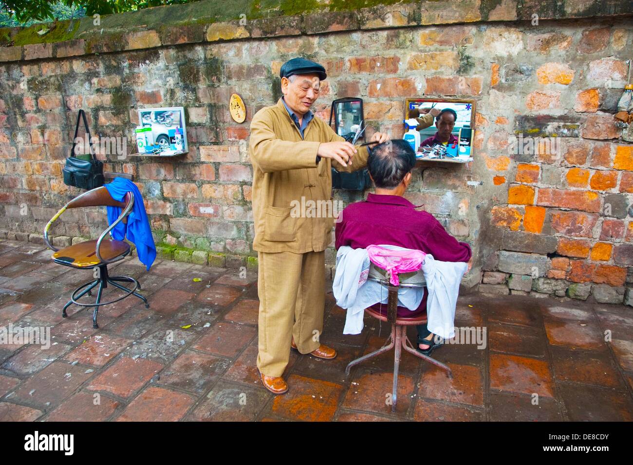 Hairdresser shop in the street. HANOI VIETNAM Stock Photo 60421703 Alamy