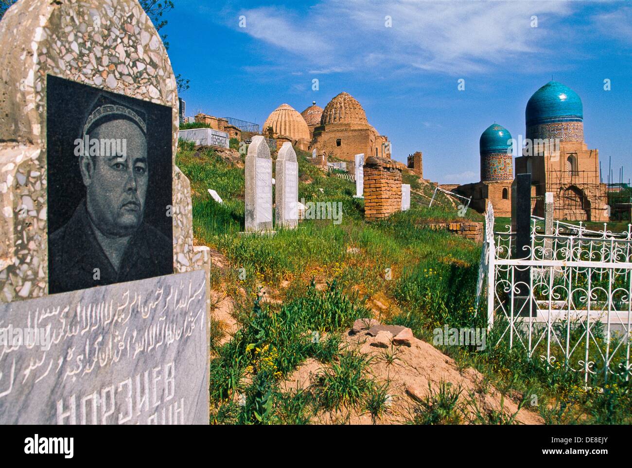 Cemetery and view of Shahr-I-Zindah Shahi Sinda necropolis, Samarkand Uzbekistan, Central Asia, Silk Road, Unesco World Stock Photo