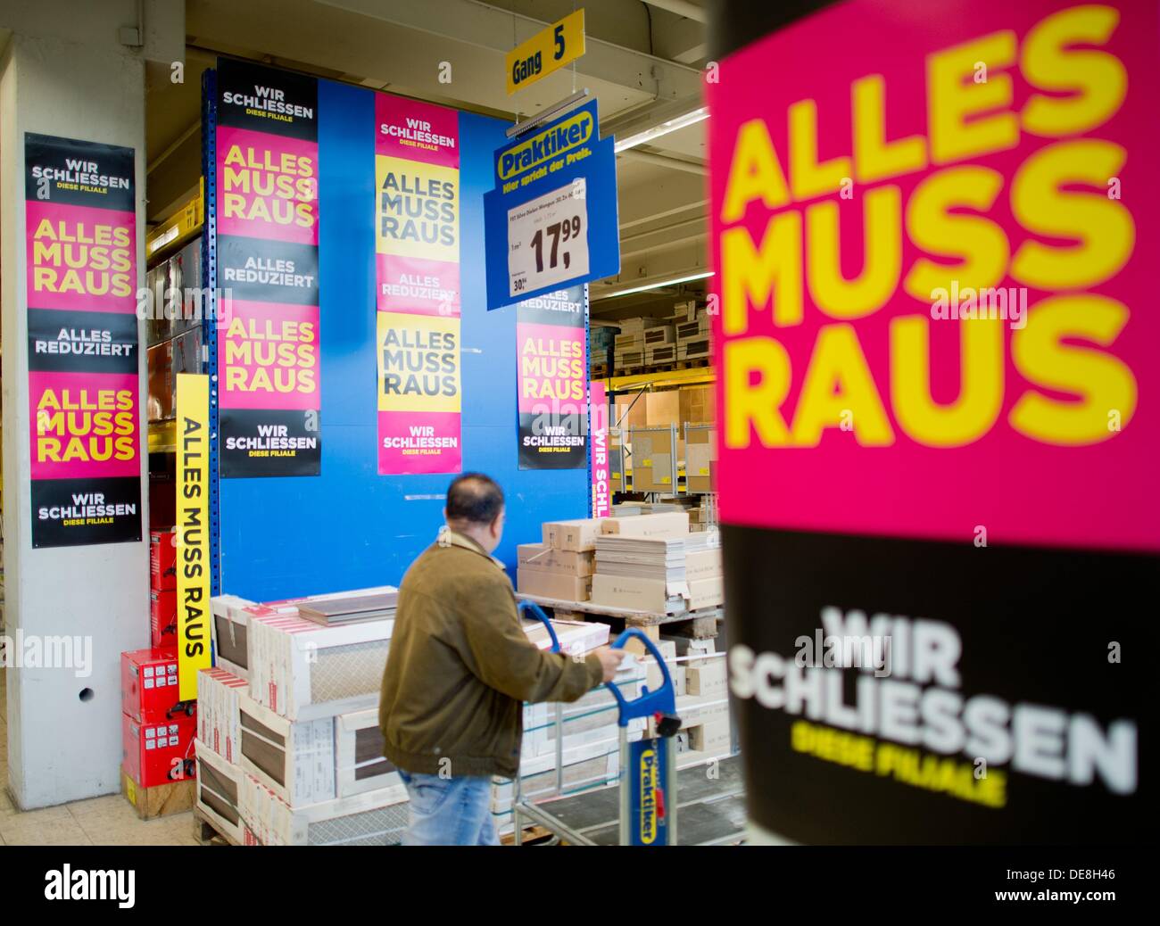 Hardware store chain hires stock photography and images Alamy