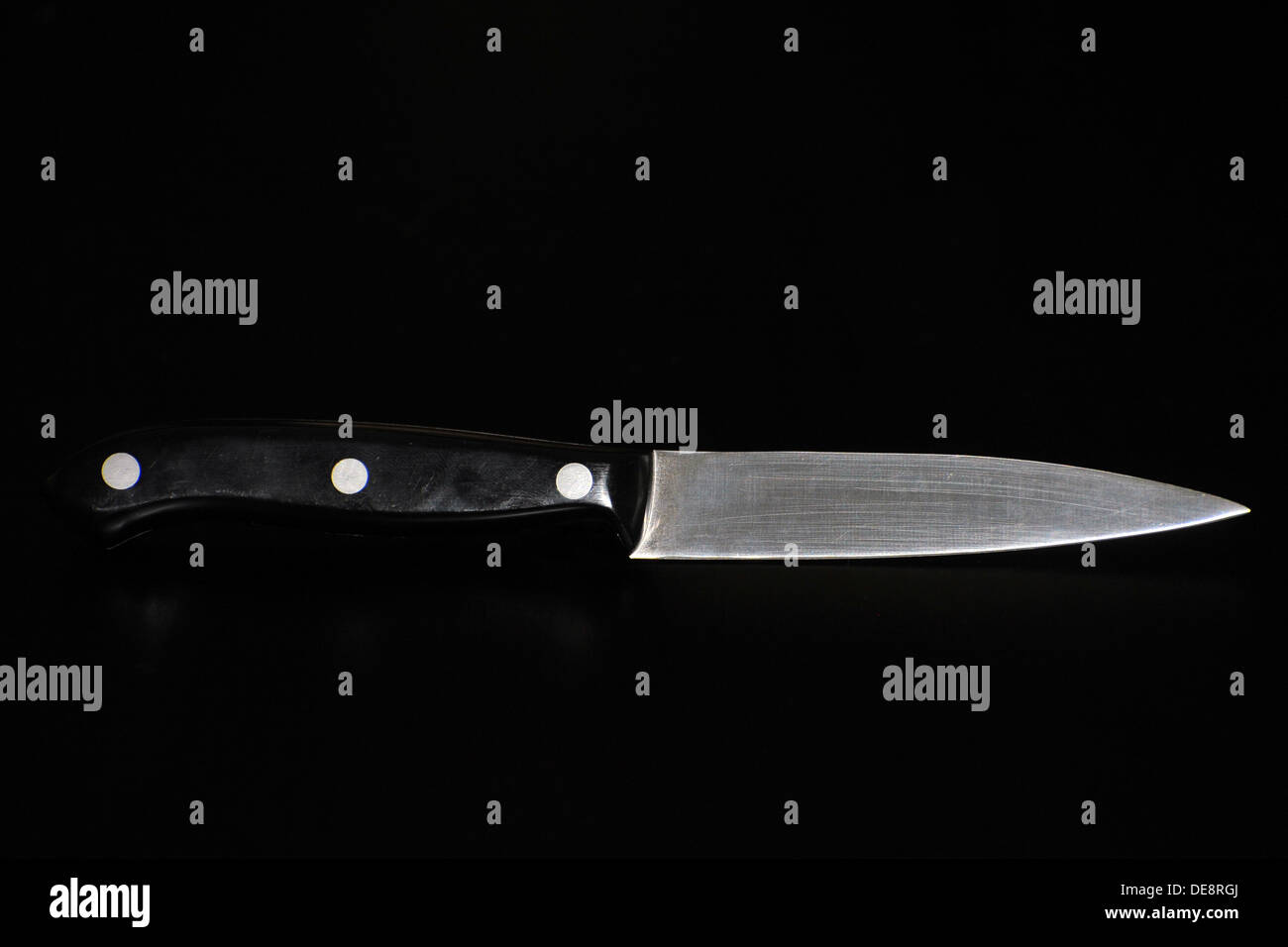 https://c8.alamy.com/comp/DE8RGJ/a-small-kitchen-knife-photographed-against-a-black-background-DE8RGJ.jpg