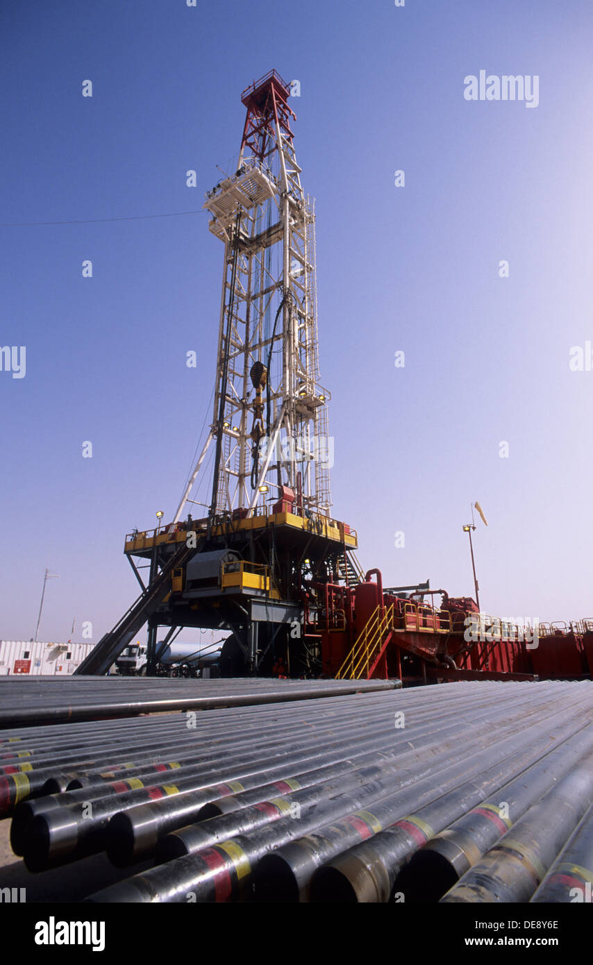 Oil and gas land based drilling rig Stock Photo - Alamy