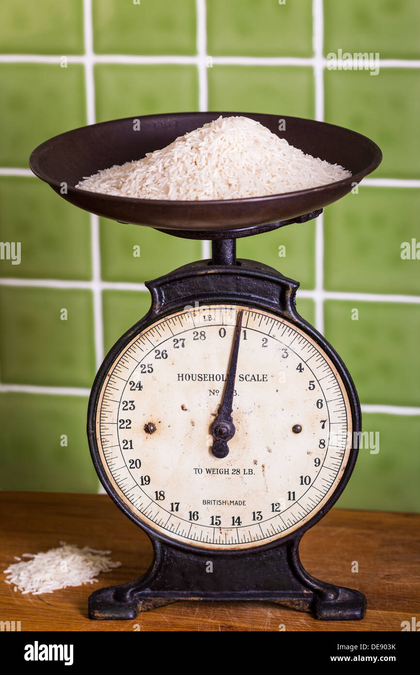 Two pieces of rye bread are weighed on a kitchen scale. Diet Stock Photo -  Alamy