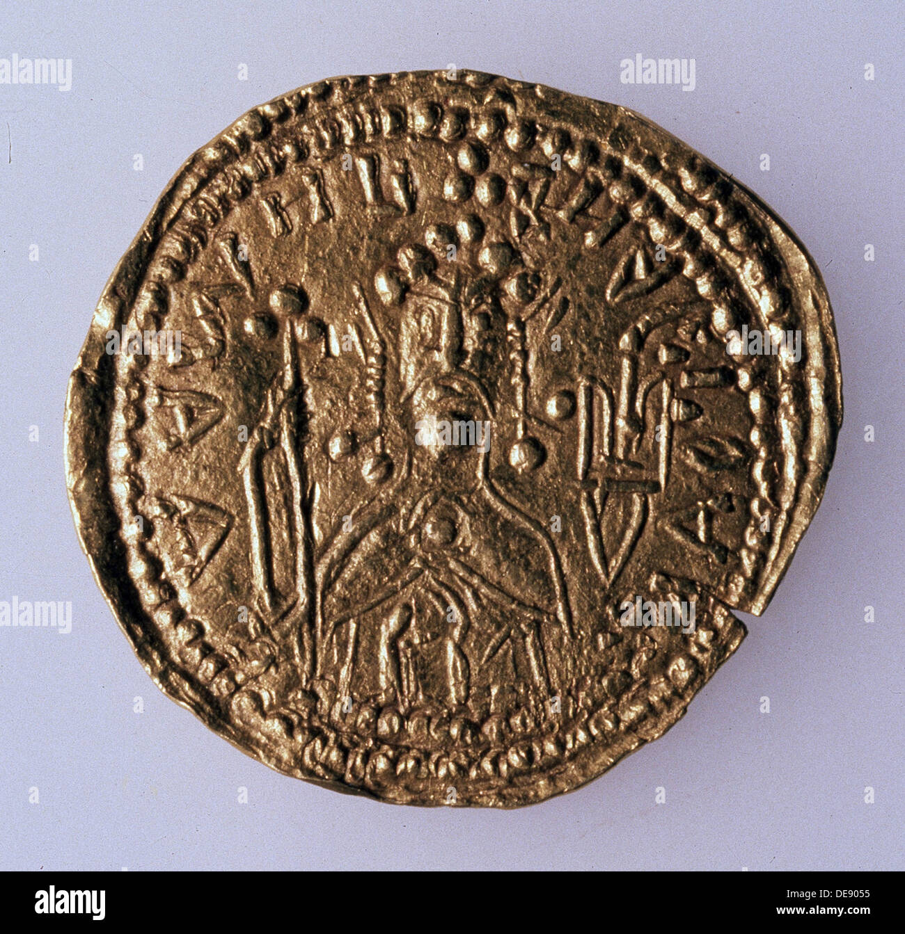 Coin (Zlatnik) of Grand Duke Vladimir Svyatoslavich (Averse: Portrait of the ruler), 980-1015. Artist: Numismatic, Russian coins Stock Photo