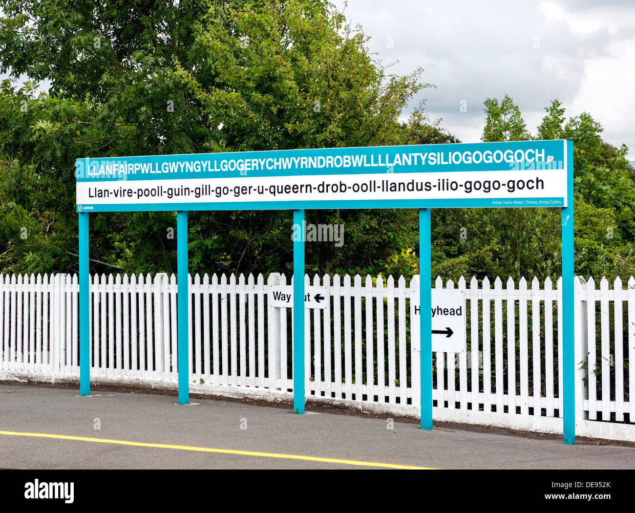 Station sign for longest place name in the UK, Llanfairpwllgwyngyllgogerychwyrndrobwllllantysiliogogogoch, Anglesey, Wales, UK Stock Photo