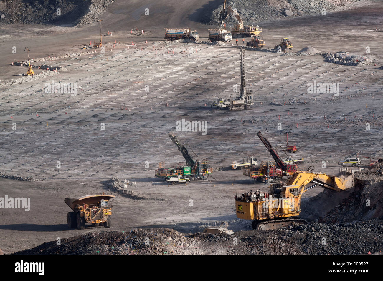 Komatsu Pc8000 Face Shovel In Open Cut Super Pit Gold Mine Kalgoorlie Western Australia Stock Photo Alamy