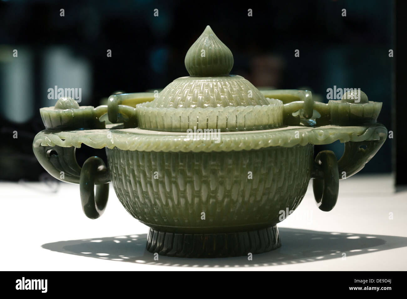 Jade sculpture hires stock photography and images Alamy