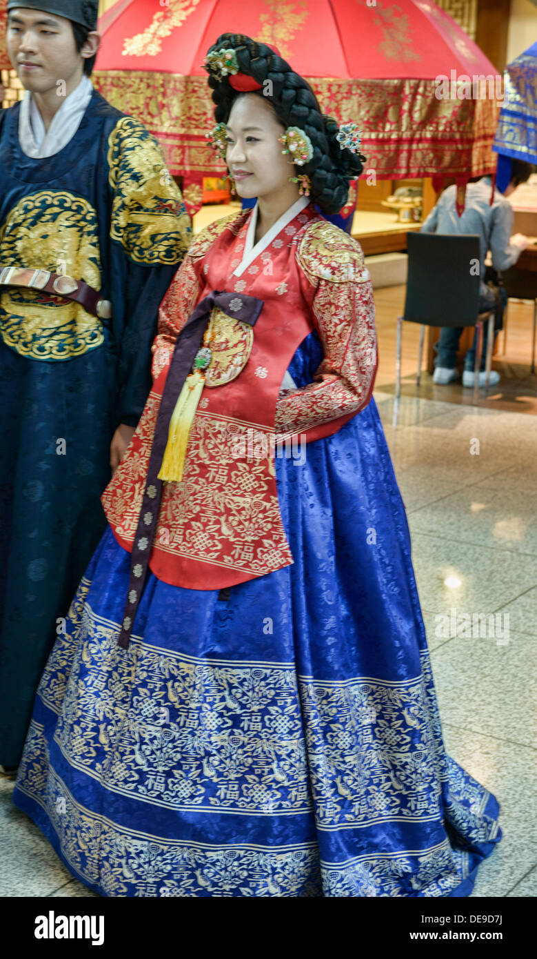 Woman in traditional Korean costume, Seoul, South Korea Stock Photo