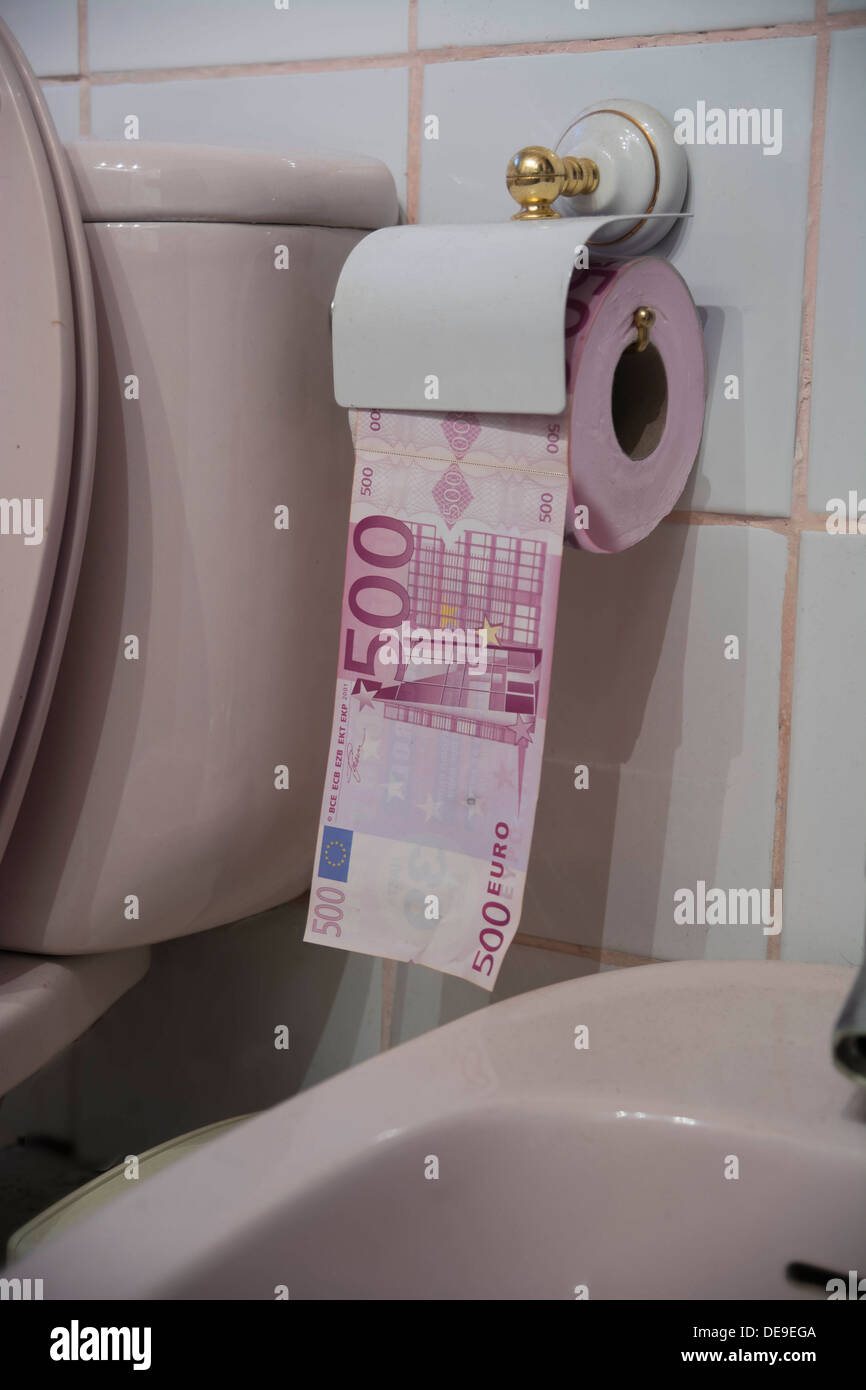A social comment on the current value of the euro. A 500 euro note is used in the bathroom Stock Photo