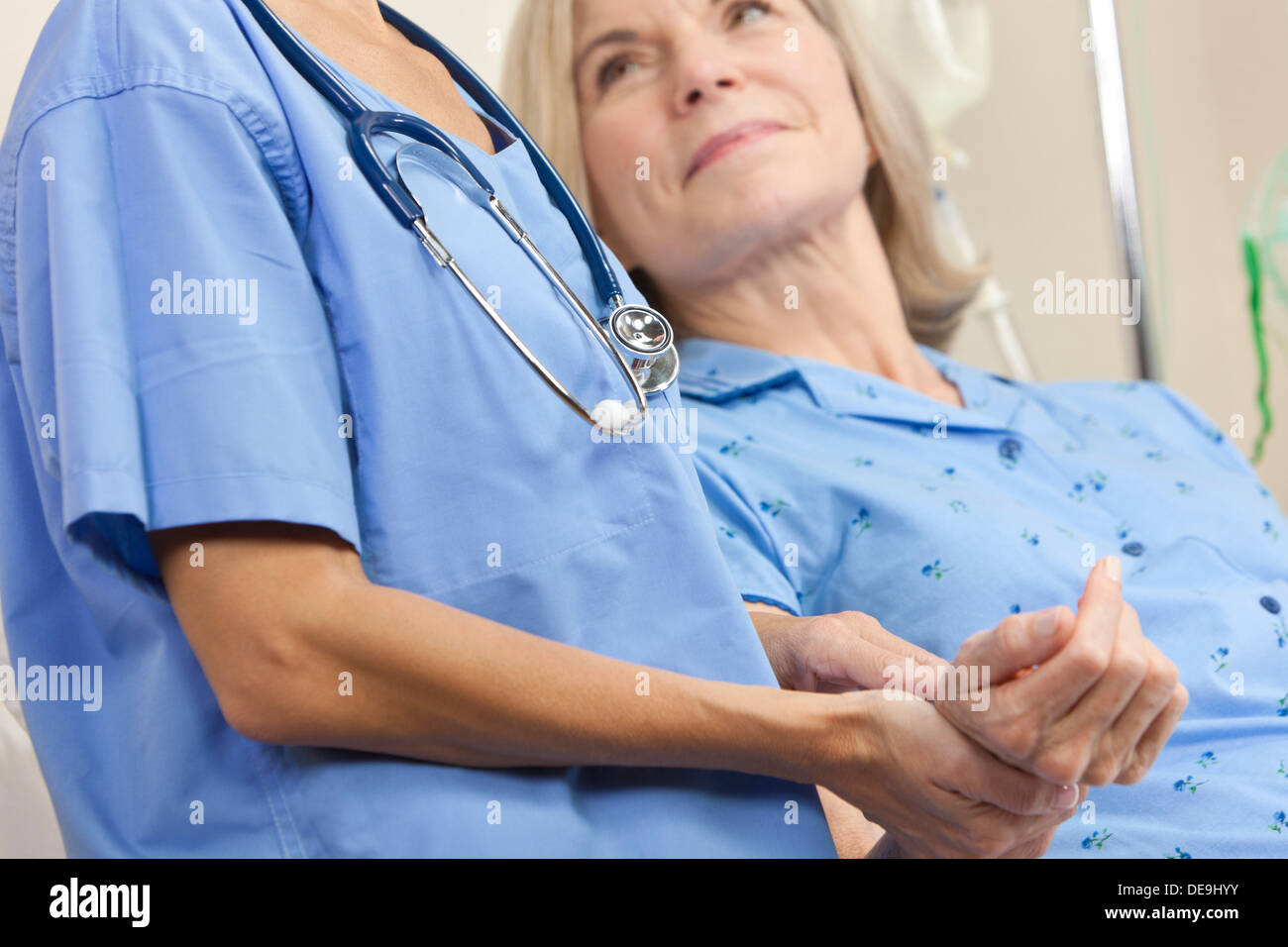 Nurse stethoscope senior woman hi-res stock photography and images - Alamy
