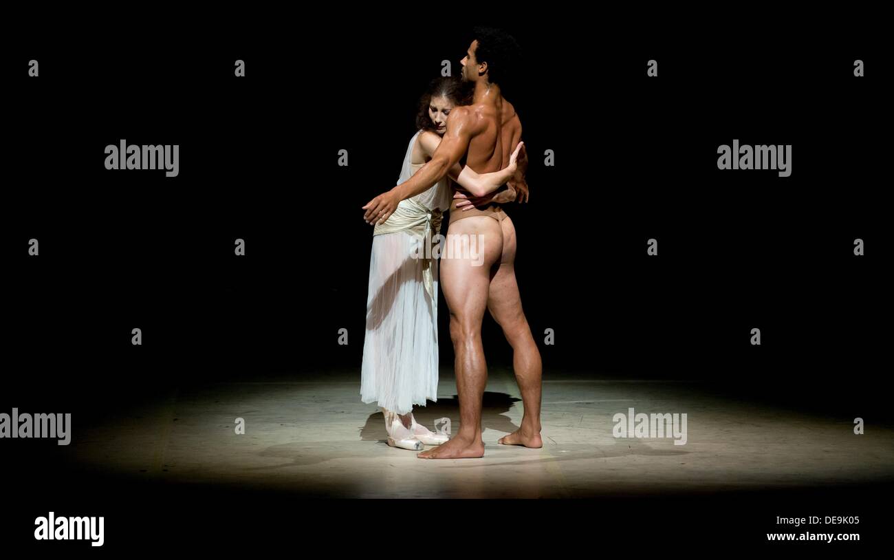 Hamburg, Germany. 13th Sep, 2013. Dancers Amilcar Moret Gonzalez as Othello and Helen Bouchet as Desdemona perform during a photo rehearsal for the ballet 'Othello' at the Hamburg State Opera in Hamburg, Germany, 13 September 2013. The ballet is directed by J. Neumeier and will open on 15 September 2013. Photo: SVEN HOPPE/dpa/Alamy Live News Stock Photo