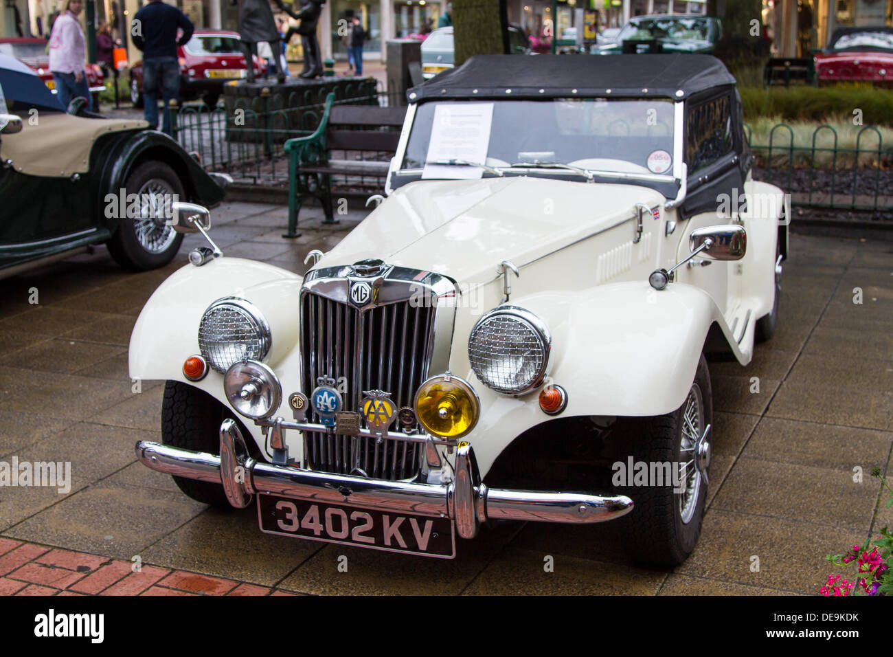 Solihull, UK . 14th Sep, 2013. Classic car show in Mell Square in