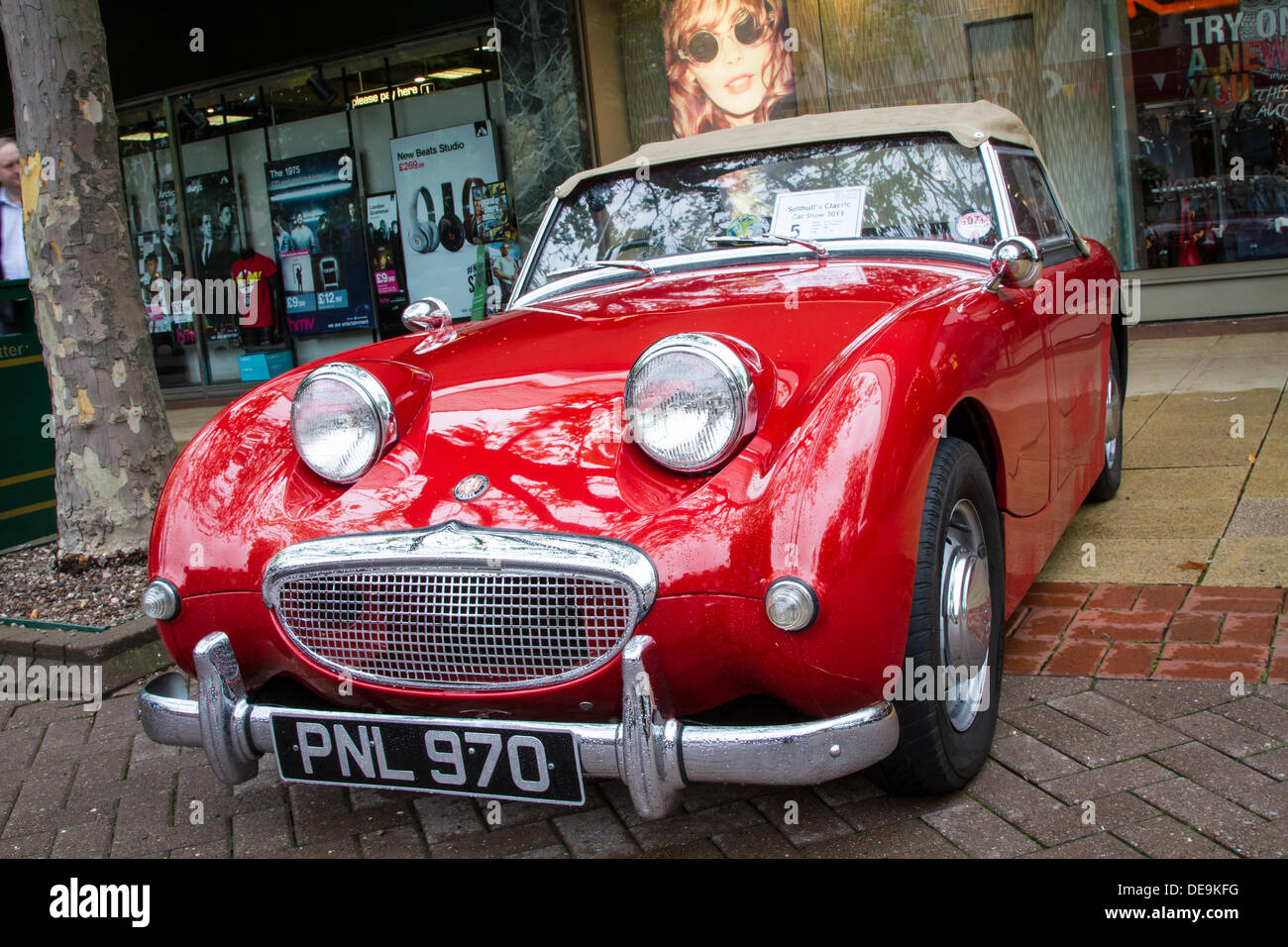 Solihull, UK . 14th Sep, 2013. Classic car show in Mell Square in