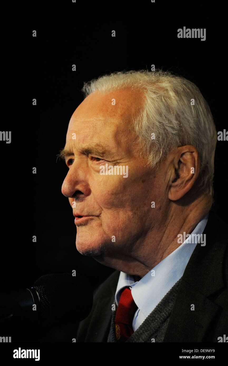 Tony Benn at an anti cuts rally in Glasgow Stock Photo