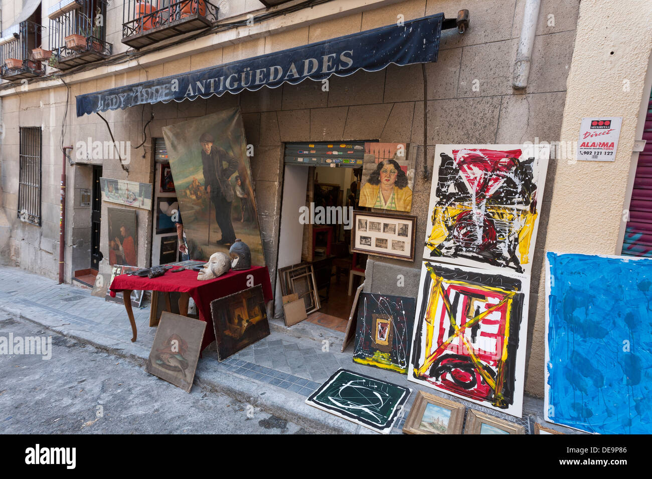 Vintage art pieces for sale at El Rastro flea market - Embajadores, Madrid, Spain Stock Photo