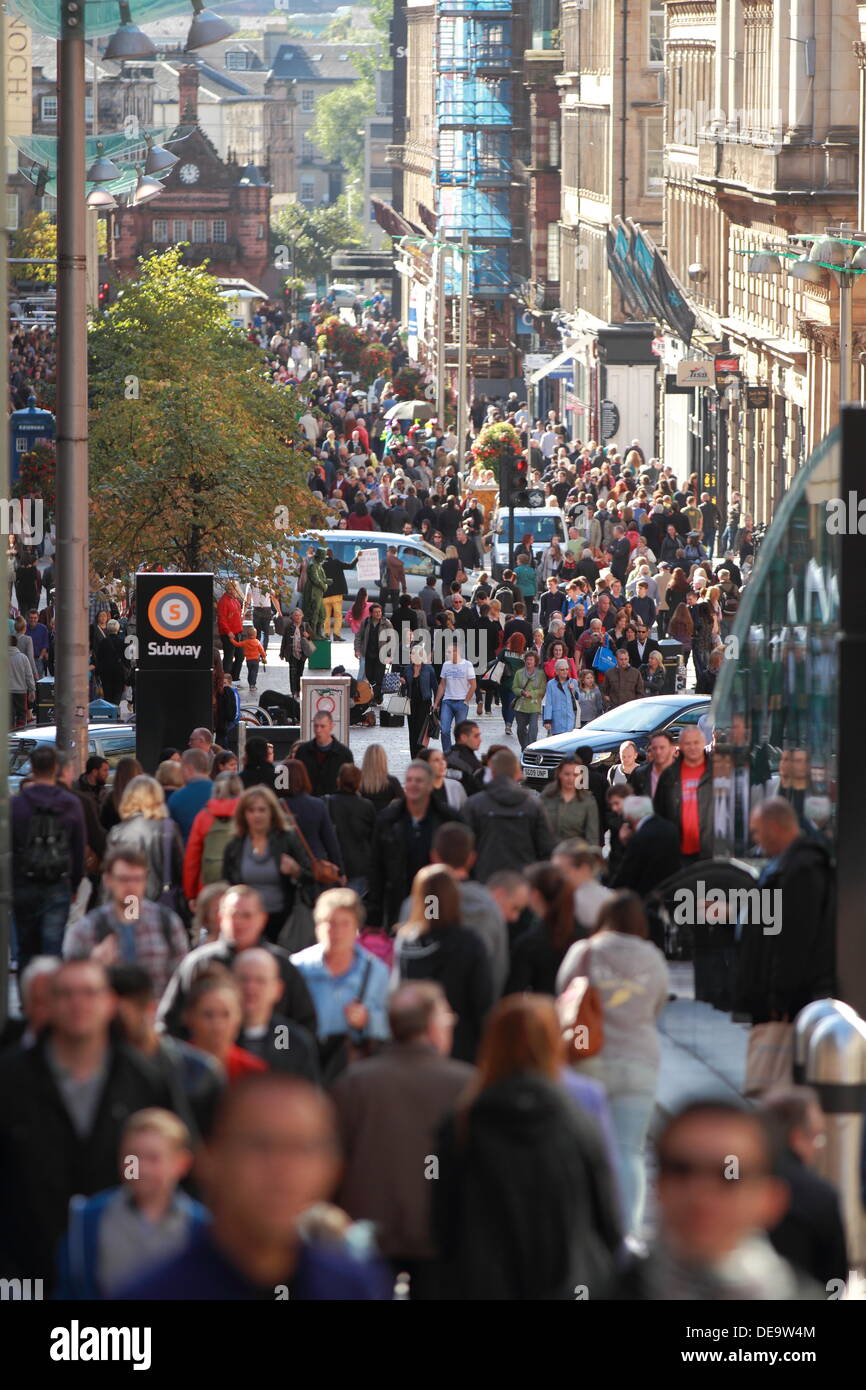 Very busy, crowded street, shoppers Buchanan Street, Glasgow City Centre, Scotland, UK Stock Photo