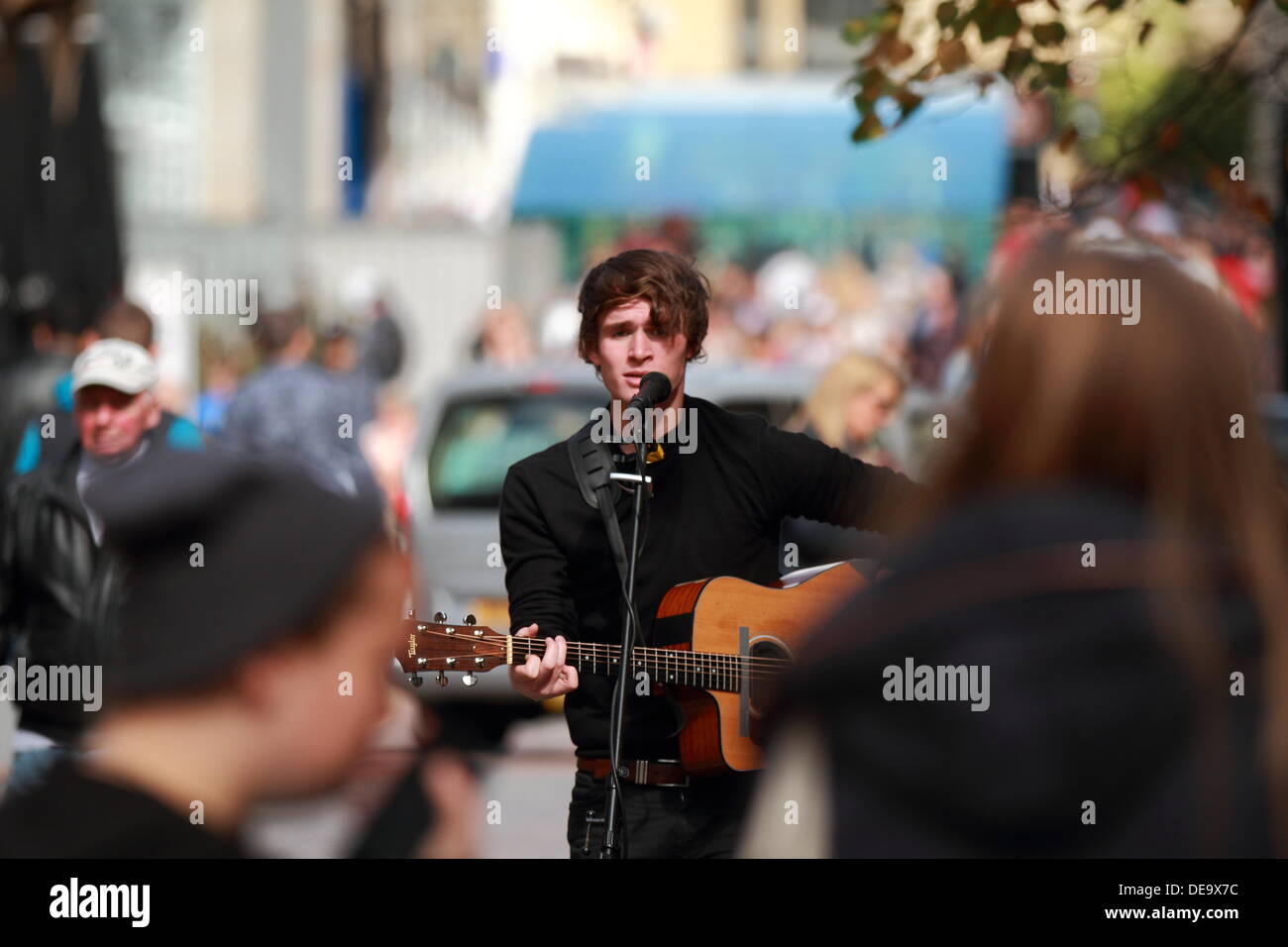 Street performer, busker, guitarist entertains busy shoppers in Buchanan Street, Glasgow, Scotland, UK Stock Photo