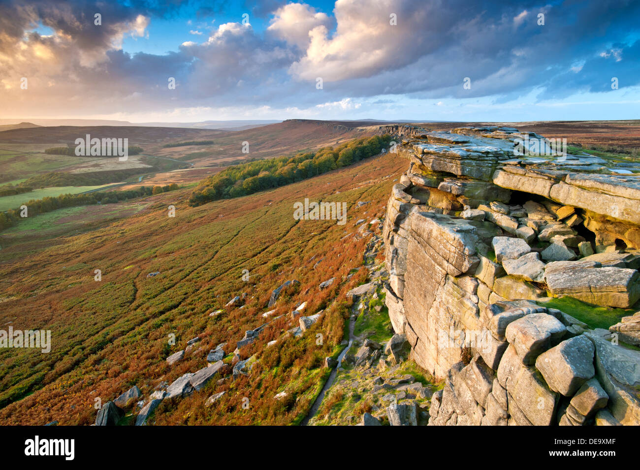 Stanage Edge Looking Towards High Neb, Near Hathersage, Peak District National Park, Derbyshire, England, UK Stock Photo