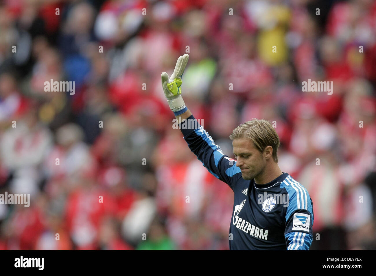 Fc schalke 04 goalkeeper timo hi-res stock photography and images - Page 2  - Alamy