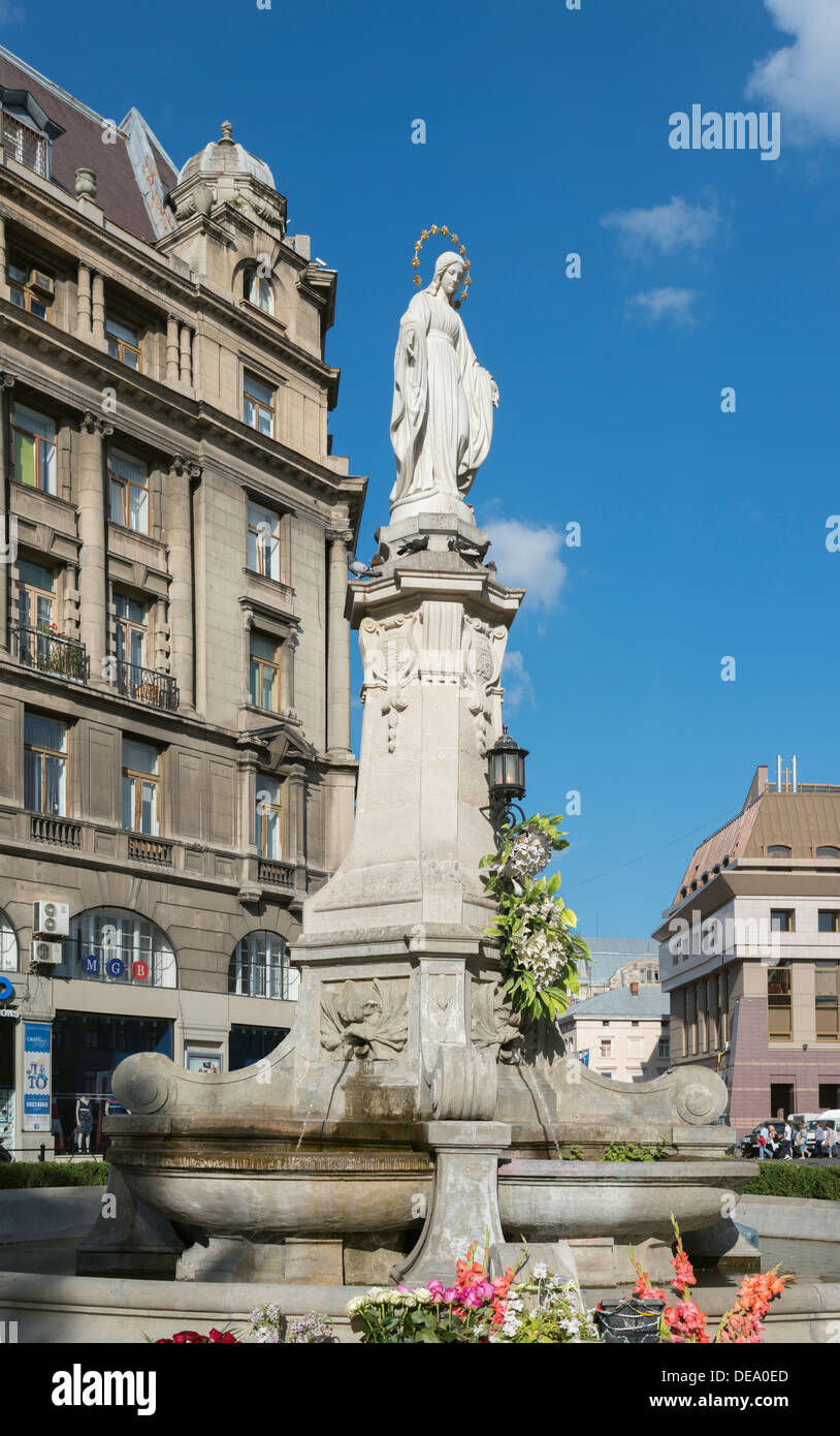 Virgin Mary statue in Lviv (Ukraine Stock Photo Alamy