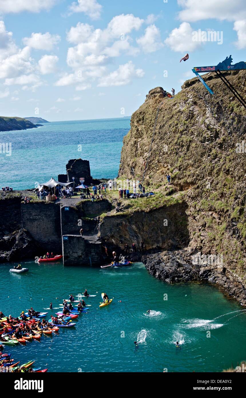Abereiddy, UK. Saturday, 14 September 2013  Pictured: Red Bull Cliff Diving, Abereiddy, Pembrokeshire, west Wales. Credit:  D Legakis/Alamy Live News Stock Photo