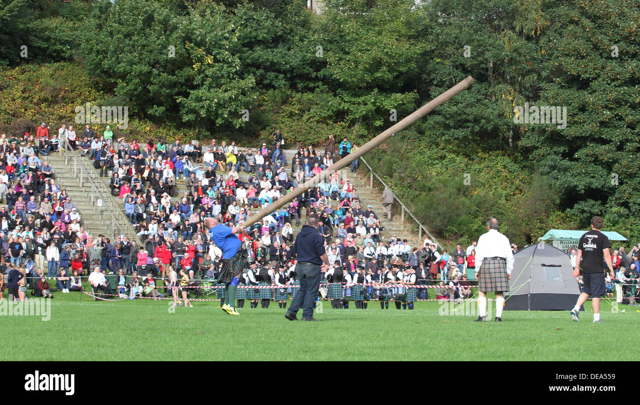 Caber toss hi-res stock photography and images - Alamy