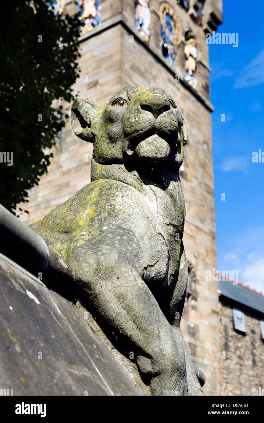 Sculpture of Lioness on the Animal Wall outside Cardiff Castle, Cardiff, South Glamorgan, Wales, UK Stock Photo
