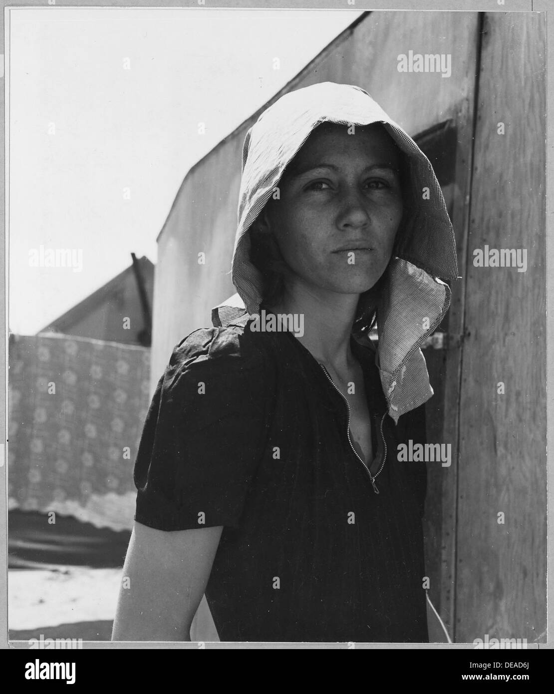 A young migratory mother from Texas, pictured in Edison, Kern County, California. She represents the challenges faced by migrant families in the early 20th century, often relocating for agricultural work in California's Central Valley. Stock Photo